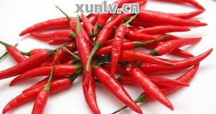 鸡血石玉石：对人体有何益处？了解其好处、功效与图片